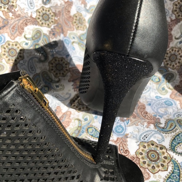 Steve Madden Black High Heels - Picture 4 of 5